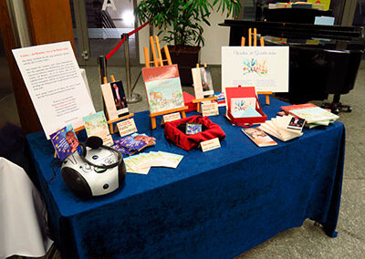 Ausstellung 2024 Petra Fritsche, Büchertisch